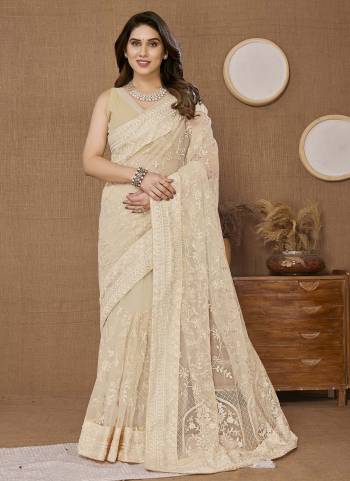 Attrective Look These Saree in Fine Colored.These Saree Are Soft Net And Blouse is Mono Banglori Fabricated.Its Beautified With Designer Thread Embroidery Work.