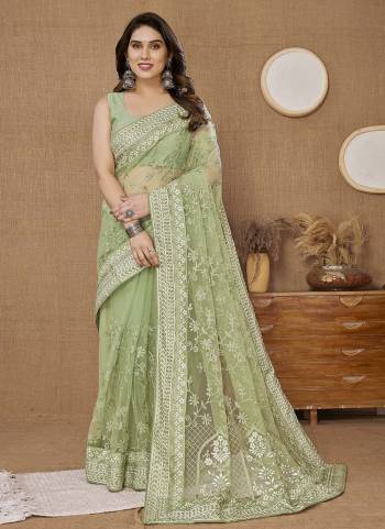 Attrective Look These Saree in Fine Colored.These Saree Are Soft Net And Blouse is Mono Banglori Fabricated.Its Beautified With Designer Thread Embroidery Work.