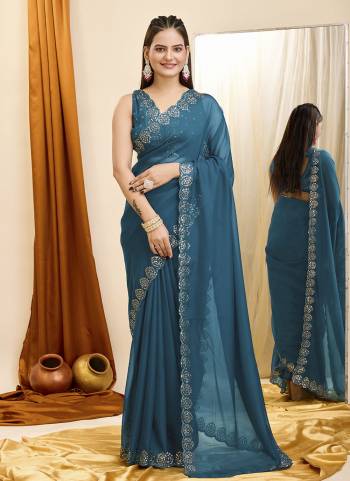 Garb These Party Wear Saree in Fine Colored.These Saree Are Georgette And Blouse is Art Silk Fabricated.Its Beautified With Designer Sequance Embroidery Cut Work.