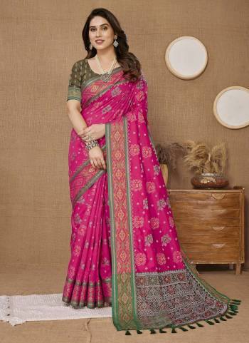 Attrective These Party Wear Saree in Fine Colored.These Saree Are Banarasi Silk And Blouse is Banarasi Silk Fabricated.Its Beautified With Weving Designer.