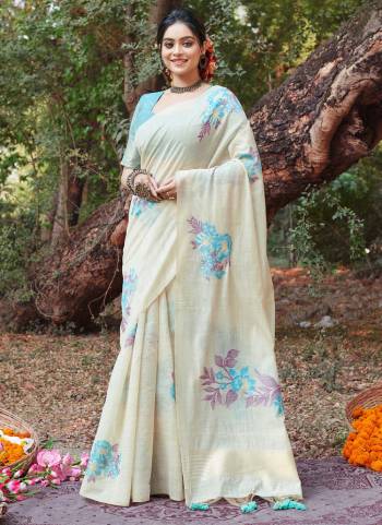 Garb These Party Wear Saree in Fine Colored.These Saree And Blouse is Fabricated On Cotton.Its Beautified With Weavon Designer Thread Work.