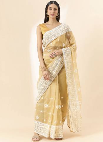 Look Attrective These Designer Party Wear Saree in Fine Colored.These Saree Are Organza And Blouse Art Silk is Fabricated.Its Beautified Desiger Thread Embroidery Work.