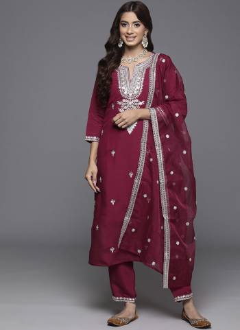 Attrective These Suit in Fine Colored Pair With Bottom And Dupatta.These Top And Bottom Are Fabricated On Viscose Chanderi Pair With Organza Dupatta.Its Beautified With Designer Embroidery Work.