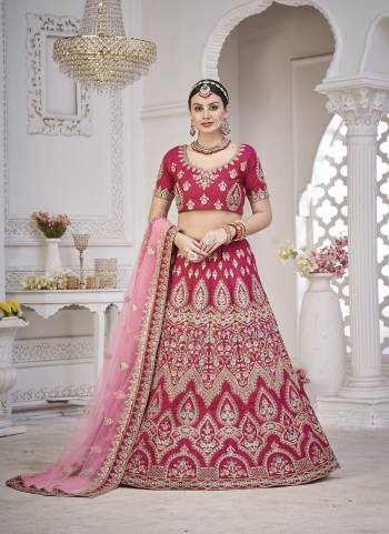 Grab These Party Wear Lehenga Choli in Fine Colored.These Lehenga Are Taffera Silk Choli Are Taffeta Silk And Dupatta Are Fabricated On Net Pair.Its Beautified With Designer Embroidery Work.