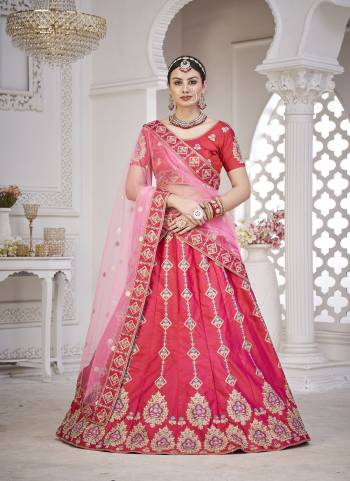 Grab These Party Wear Lehenga Choli in Fine Colored.These Lehenga Are Taffera Silk Choli Are Taffeta Silk And Dupatta Are Fabricated On Net Pair.Its Beautified With Designer Embroidery Work.