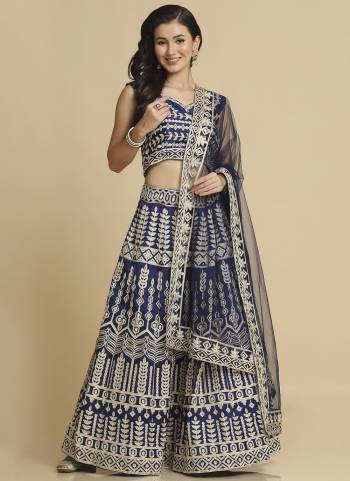 Grab These Party Wear Lehenga Choli in Fine Colored.These Lehenga Are Taffeta Silk Choli Are Taffeta Silk And Dupatta Are Fabricated On Net Pair.Its Beautified With Designer Embroidery Work.