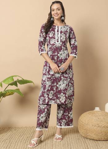 Garb These Beautiful Looking Readymade Kurti With Bottom.These Kurti And Bottom Fabricated On Cotton.Its Beautified With Designer Printed.