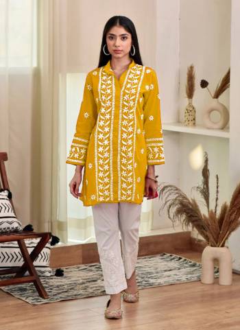 Grab These Beautiful Looking Readymade Kurti.These Kurti is Fabricated On Rayon.Its Beautified With Designer Chikankari Embroidery Work.