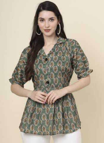 Attrective These Beautiful Looking Readymade Kurti.These Kurti is Fabricated On Cotton.Its Beautified With Designer Printed.