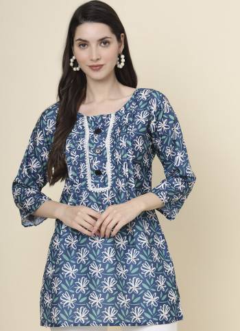 Attrective These Beautiful Looking Readymade Kurti.These Kurti is Fabricated On Cotton.Its Beautified With Designer Printed.