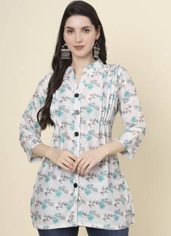 Attrective These Beautiful Looking Readymade Kurti.These Kurti is Fabricated On Cotton.Its Beautified With Designer Printed.