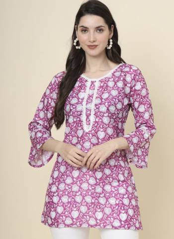 Attrective These Beautiful Looking Readymade Kurti.These Kurti is Fabricated On Cotton.Its Beautified With Designer Printed With Lace Work.