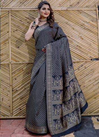 Garb These Party Wear Saree in Fine Colored.These Saree And Blouse is Fabricated On Banarasi Silk Pair.Its Beautified With Weaving Jacquard Designer.