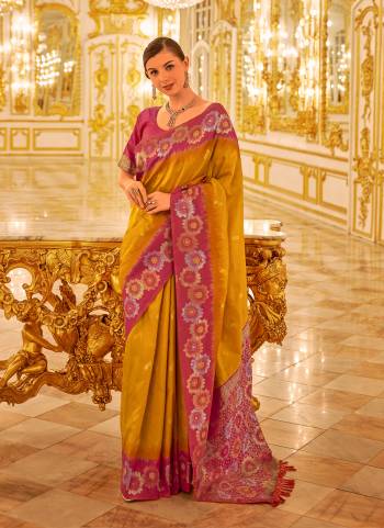 Looking These Party Wear Traditional Saree in Fine Colored.These Saree And Blouse is Fabricated On Banarasi Silk.Its Beautified With Weaving Jacquard Designer.