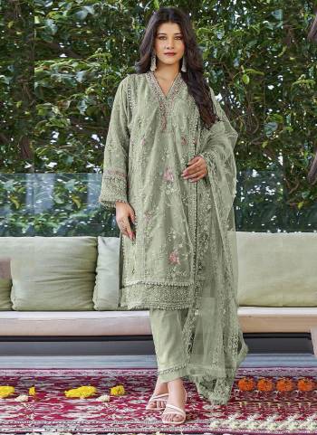 Garb These Designer Suit in Fine Colored Pair With Bottom And Dupatta.These Top Are Georgette And Dupatta Are Fabricated On Georgette Pair With Santoon Bottom.Its Beautified With Santoon Inner.Its Beautified With Heavy Designer Embroidery Work.