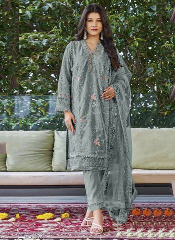 Garb These Designer Suit in Fine Colored Pair With Bottom And Dupatta.These Top Are Georgette And Dupatta Are Fabricated On Georgette Pair With Santoon Bottom.Its Beautified With Santoon Inner.Its Beautified With Heavy Designer Embroidery Work.