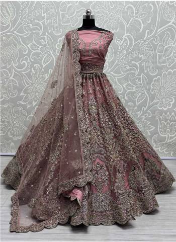 For A Fancy Designer Look,Grab These Lehenga Choli With Dupatta in Fine Colored.These Lehenga And Choli Are Net And Dupatta Are Fabricated On Soft Net Pair.Its Beautified With Designer Jari,Tar Dori,Metallic Sequance,Figure Embroidery Work.