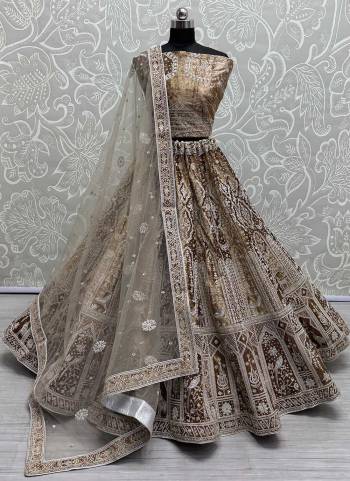 For A Fancy Designer Look,Grab These Lehenga Choli With Dupatta in Fine Colored.These Lehenga And Choli Are Velvet And Dupatta Are Fabricated On Soft Net Pair.Its Beautified With Designer Jari,Sequance,Thread Embroidery With Zarkan Diamond Work.