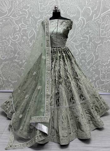 For A Fancy Designer Look,Grab These Lehenga Choli With Dupatta in Fine Colored.These Lehenga And Choli Are Velvet And Dupatta Are Fabricated On Soft Net Pair.Its Beautified With Designer Jari,Sequance,Thread Embroidery With Zarkan Diamond Work.