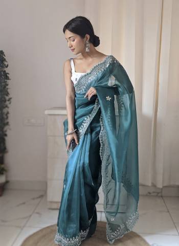 Attrective Looking These Party Wear Saree in Fine Colored.These Saree Are Organza And Blouse is Fabricated On Art Silk.Its Beautified With Designer Sequance Embroidery,Hand Work.