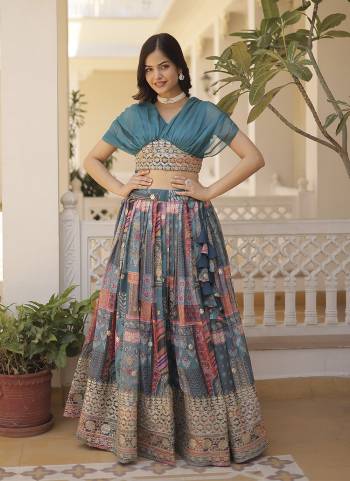 Grab These Party Wear Lehenga Choli in Fine Colored.These Lehenga And Blouse Are Fabricated On Russion Silk Pair.Its Beautified With Disigner Digital Printed With Foil Embroidery Work.