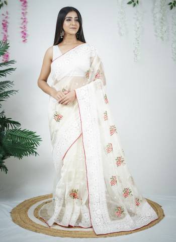 Attrective Looking These Party Wear Saree in Fine Colored.These Saree Are Organza And Blouse is Fabricated On Art Silk.Its Beautified With Designer Embroidery Work.