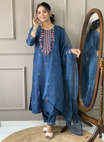 Grab These Readymade Suit in Fine Colored Pair With Bottom And Dupatta.These Top And Bottom Are Fabricated On Viscose Rayon Pair With Organza Dupatta.Its Beautified With Designer Thread Embroidery Work.