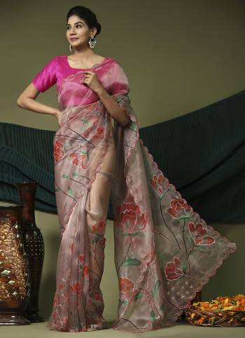 Attrective Looking These Party Wear Saree in Fine Colored.These Saree Are Organza And Blouse is Fabricated On Art Silk.Its Beautified With Designer Digital Printed With Sequance Arco Border.