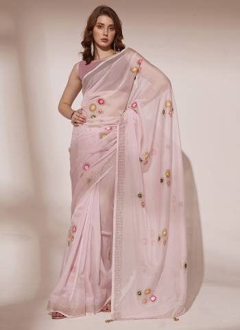 Grab These Party Wear Saree in Fine Colored.These Saree is Fabricated On Blooming Organza Pair With Art Silk Blouse.Its Beautified With Designer Brush Printed.