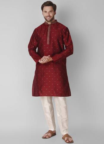 Take your ethnic style quotient to the next level by wearing this fashionable kurta set.Its Come With Jacquard Silk Fabricated Pair With Art Silk Fabric Payjama.Buy Now