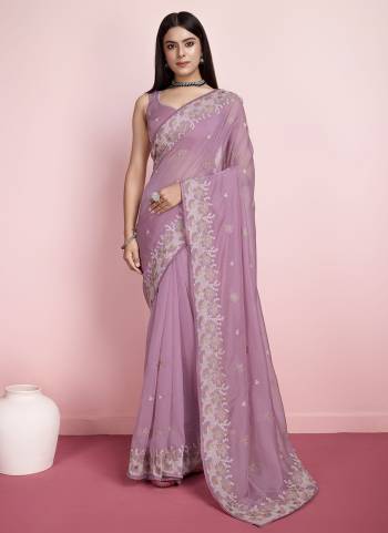 Garb These Party Wear Saree in Fine Colored.These Saree Are Organza And Blouse is Art Silk Fabricated.Its Beautified With Designer Multy Thread Embroidery Work.