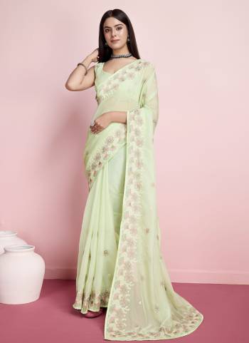 Garb These Party Wear Saree in Fine Colored.These Saree Are Organza And Blouse is Art Silk Fabricated.Its Beautified With Designer Multy Thread Embroidery Work.