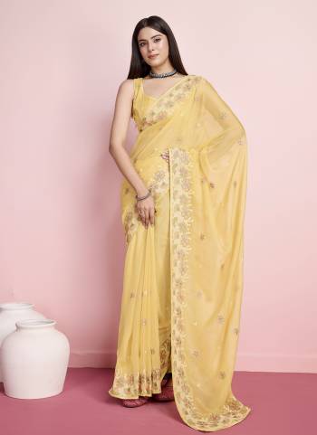 Garb These Party Wear Saree in Fine Colored.These Saree Are Organza And Blouse is Art Silk Fabricated.Its Beautified With Designer Multy Thread Embroidery Work.