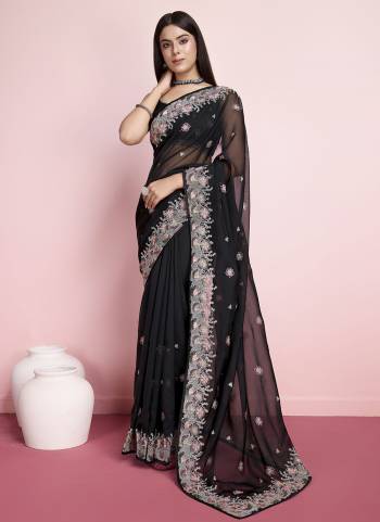 Garb These Party Wear Saree in Fine Colored.These Saree Are Organza And Blouse is Art Silk Fabricated.Its Beautified With Designer Multy Thread Embroidery Work.