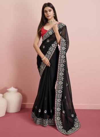 Garb These Party Wear Saree in Fine Colored.These Saree Are Georgette And Blouse is Art Silk Fabricated.Its Beautified With Designer Coding Embroidery Work.