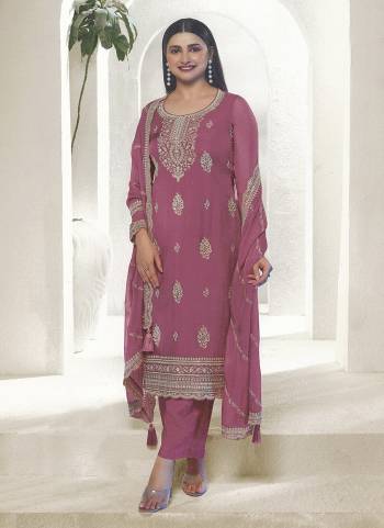 Garb These Designer Salwar Suit in Fine Colored Pair With Bottom And Dupatta.These Top Are Organza And Dupatta Are Fabricated On Organza Pair With Santoon Bottom.Its Beautified With Santoon Inner.Its Beautified With Heavy Designer Embroidery Work.