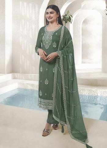 Garb These Designer Salwar Suit in Fine Colored Pair With Bottom And Dupatta.These Top Are Organza And Dupatta Are Fabricated On Organza Pair With Santoon Bottom.Its Beautified With Santoon Inner.Its Beautified With Heavy Designer Embroidery Work.