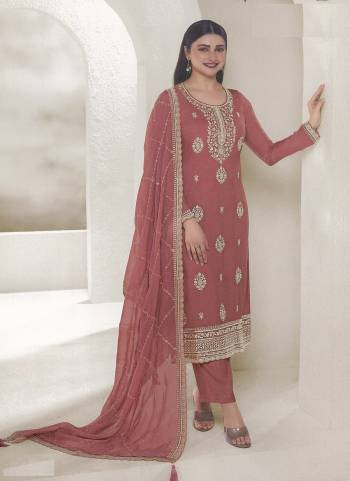 Garb These Designer Salwar Suit in Fine Colored Pair With Bottom And Dupatta.These Top Are Organza And Dupatta Are Fabricated On Organza Pair With Santoon Bottom.Its Beautified With Santoon Inner.Its Beautified With Heavy Designer Embroidery Work.