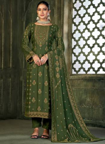 Garb This Suits In Lovely Fine Color.Its Pretty Top Is Viscose Pashmina Based Paired Bottom Viscose Pashmina And Viscose Pashmina Fabricated Dupatta Are Designer Thread Embroidery Work. Which Gives An Attractive To The Dress.