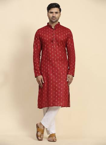 For A festive Wear,Grab These Readymade Kurta in Fine Colored.These Kurta is Fabricated On Cotton With Wevon Designer Work.Buy Now.