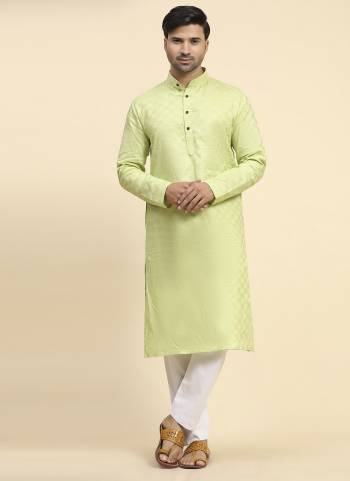 For A festive Wear,Grab These Readymade Kurta in Fine Colored.These Kurta is Fabricated On Cotton With Wevon Designer Work.Buy Now.