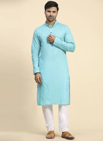 For A festive Wear,Grab These Readymade Kurta in Fine Colored.These Kurta is Fabricated On Cotton With Wevon Designer Work.Buy Now.