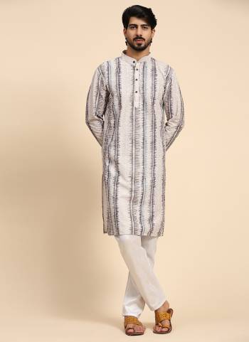 For A festive Wear,Grab These Readymade Kurta in Fine Colored.These Kurta is Fabricated On Viscose Cotton With Designer Digital Printed.Buy Now.