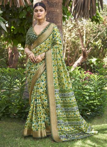 Garb These Party Wear Saree in Fine Colored.These Saree And Blouse is Fabricated On Kalamkari Silk Pair.Its Beautified With Wevon Jari Border Designer With Designer Printed.