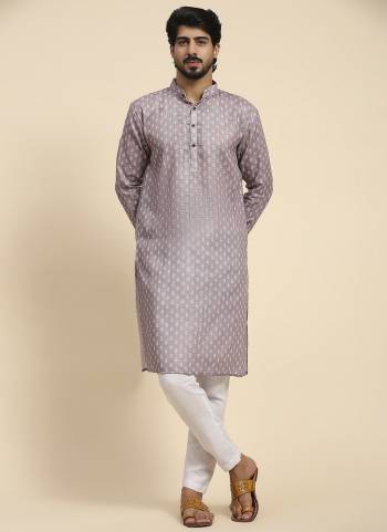 For A festive Wear,Grab These Readymade Kurta in Fine Colored.These Kurta is Fabricated On Linen With Designer Digital Printed.Buy Now.