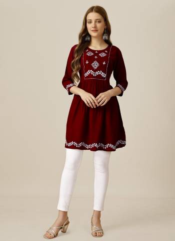 Attrective These Beautiful Looking Readymade Short Kurti.These Kurti is Fabricated On Rayon.Its Beautified With Designer Thread,Sequance Embroidery Work .