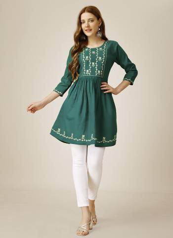 Attrective These Beautiful Looking Readymade Short Kurti.These Kurti is Fabricated On Rayon.Its Beautified With Designer Thread,Sequance Embroidery Work .