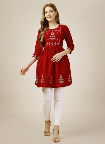 Attrective These Beautiful Looking Readymade Short Kurti.These Kurti is Fabricated On Rayon.Its Beautified With Designer Thread,Sequance Embroidery Work .