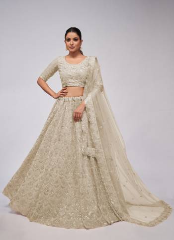 For A Fancy Designer Look,Grab These Lehenga Choli With Dupatta in Fine Colored.These Lehenga And Choli Are Soft Net And Dupatta Are Fabricated On Soft Net Pair.Its Beautified With Designer Sequance,Cut Dana Embroidery,Diamond,Stone Work.