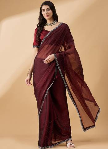 Garb These Designer Party Wear Saree in Fine Colored.These Saree And Blouse Organza is Fabricated.Its Beautified Desiger Swarovski,Stone Work.